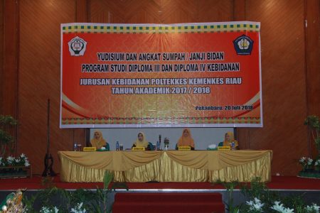 Yudisium dan Angkat Sumpah Jurusan D3 Kebidanan 2018
