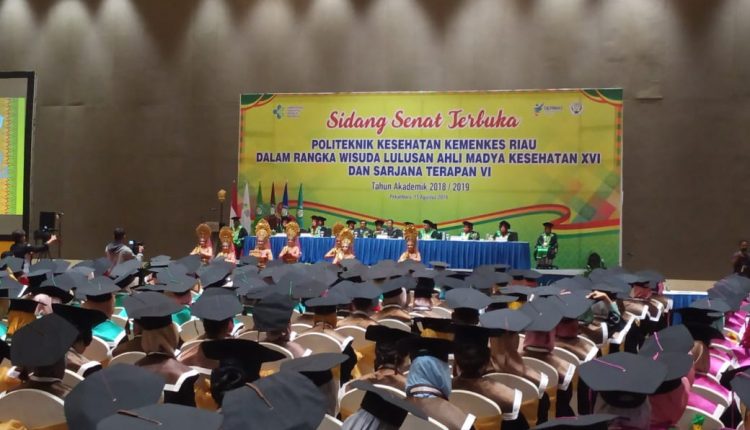 WISUDA AHLI MADYA KESEHATAN XVI DAN SARJANA TERAPAN VI POLTEKKES ...