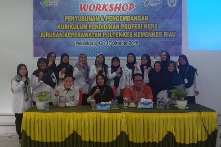 WORK SHOP PENYUSUNAN & PENGEMBANGAN KIRIKULUM PENDIDIKAN PROFERSI NERS JURUSAN KEPERAWATN POLTEKKES KEMENKES