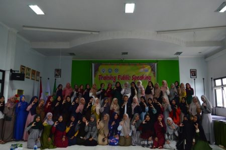TRAINING PUBLIC SPEAKING