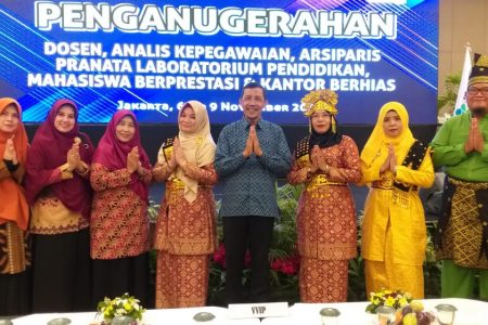 Penganugerahan Dosen, Analis Kepegawaian, PLP, Mawapres dan Kantor berhias dilingkungan Kementerian Kesehatan RI
