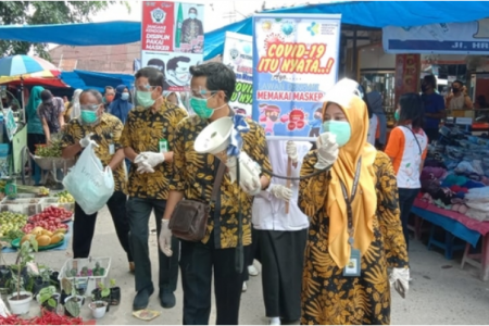 Poltekkes Kemenkes Riau Bagikan Masker