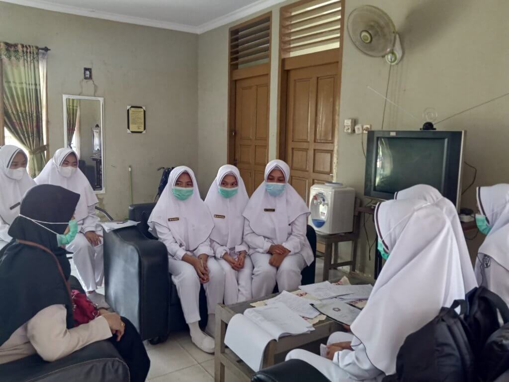 Bimbingan praktik klinik keperawatan Gerontik Di UPT Pelayanan Sosial Tresna Werdha Khusnul Khotimah (PSTW) Pekanbaru pada mahasiswa Prodi D III Keperawatan Jurusan Keperawatan Senin, 18 Oktober 2021