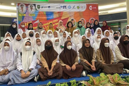 TAMPILKAN INOVASI DOSEN DAN MAHASISWA, POLTEKKES KEMENKES RIAU BERPARTISIPASI DALAM EXPO PENDIDIKAN KESEHATAN 2023 SDM RIAU UNGGUL DAN GENERASI SEHAT
