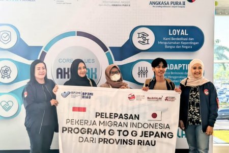 2 orang lulusan Poltekkes Kemenkes Riau diberangkatkan ke jepang sebagai PMI