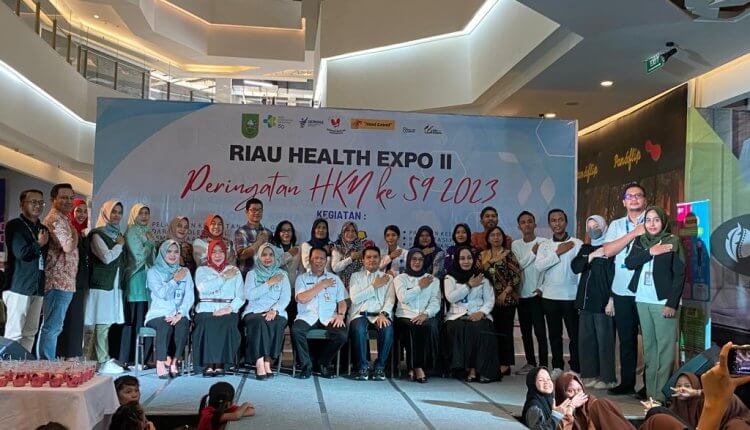 Foto Bersama Penyelenggara dan Seluruh Peserta