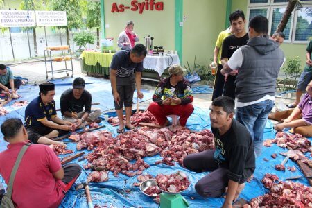 PERDANA! DIREKTUR SELENGGARAKAN QURBAN DI POLTEKKES KEMENKES RIAU